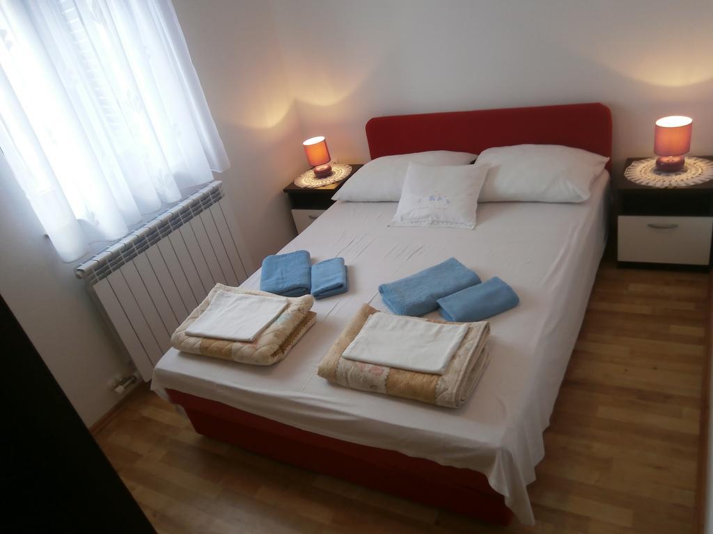 Apartments Crncic Šilo Pokoj fotografie