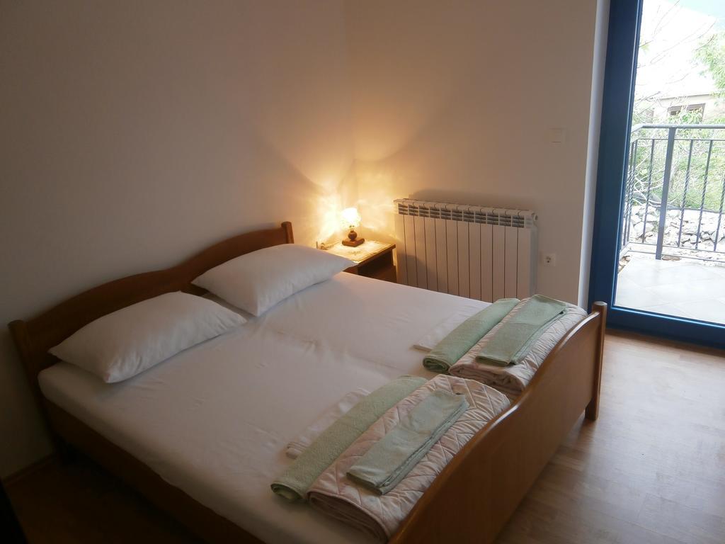 Apartments Crncic Šilo Pokoj fotografie