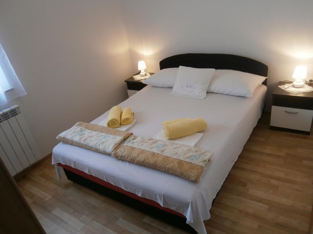Apartments Crncic Šilo Pokoj fotografie