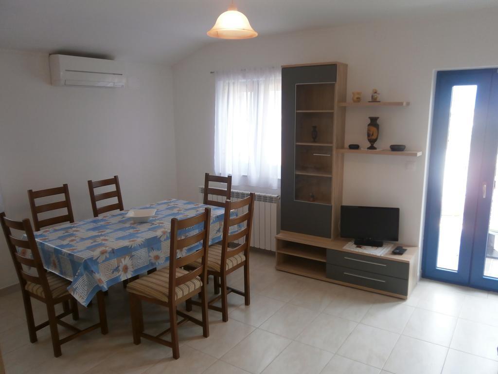 Apartments Crncic Šilo Pokoj fotografie