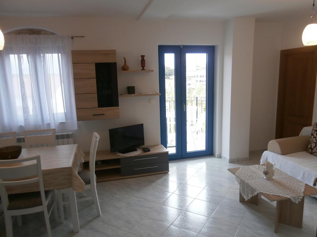 Apartments Crncic Šilo Pokoj fotografie
