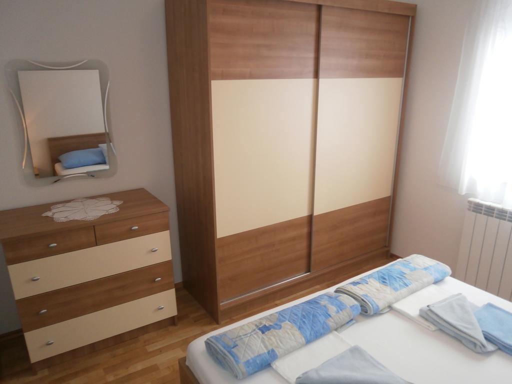 Apartments Crncic Šilo Pokoj fotografie