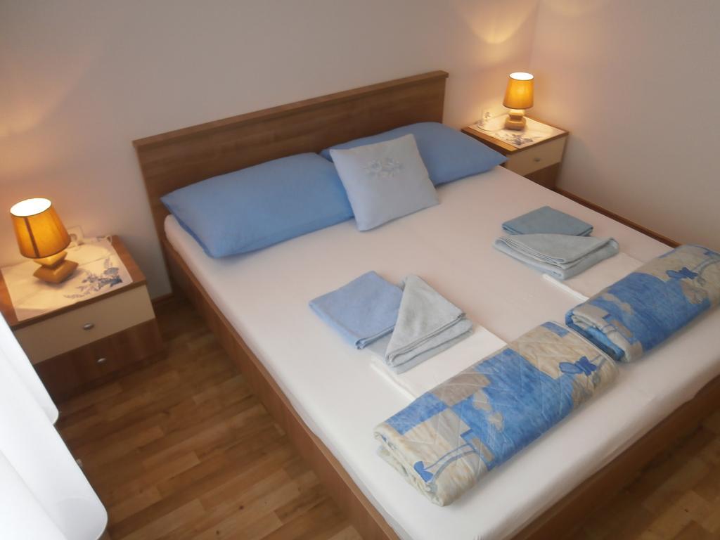 Apartments Crncic Šilo Pokoj fotografie