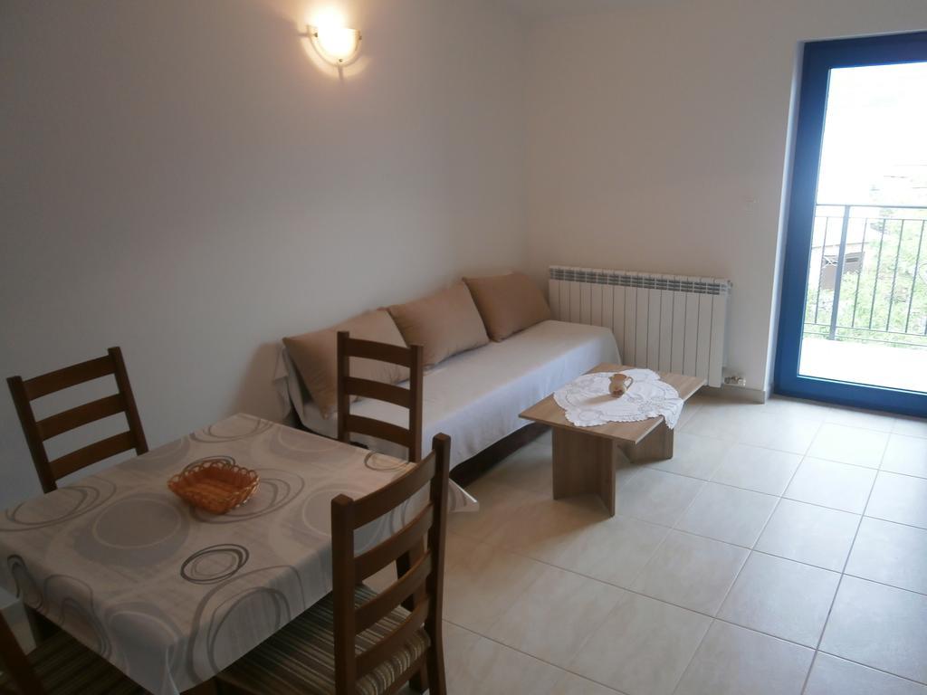 Apartments Crncic Šilo Pokoj fotografie